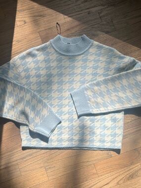 H&M Divided Light Blue & Cream Houndstooth Knit Sweater